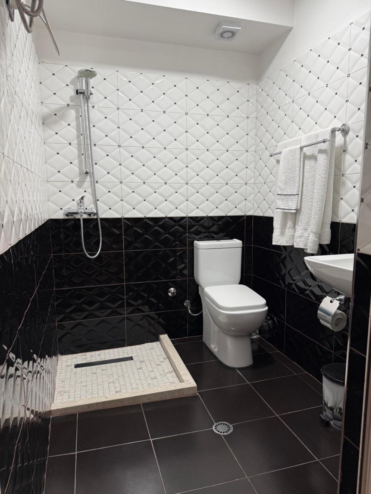 Hotel M&S Tirana Eksteriør billede